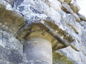 Virgen del Tozal.Muro sur.Capitel columna