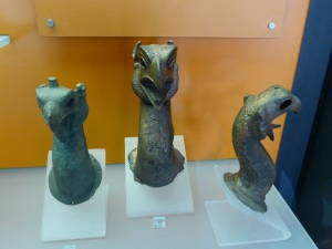 317. Delfos. Museo. Grifos