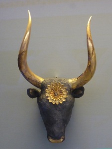 712. Atenas. Museo Arqueológico Nacional. Ritón en forma de cabeza de toro. Micenas