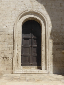 1085. Bari. San Nicolás de Bari. Puerta en muro sur 2