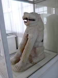 071. Teherán. Museo Arqueológico. León de terracota con ojos de cristal. Susa. 2º milenio a. C.