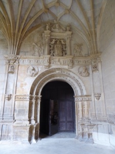 126. Monasterio de Irache. Puerta de acceso del claustro a la iglesia