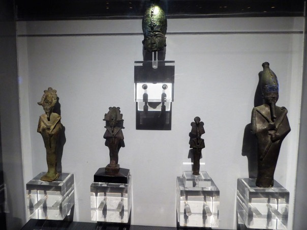 081-monasterio-de-los-jeronimos-museo-de-arqueologia-figuras-egipcias