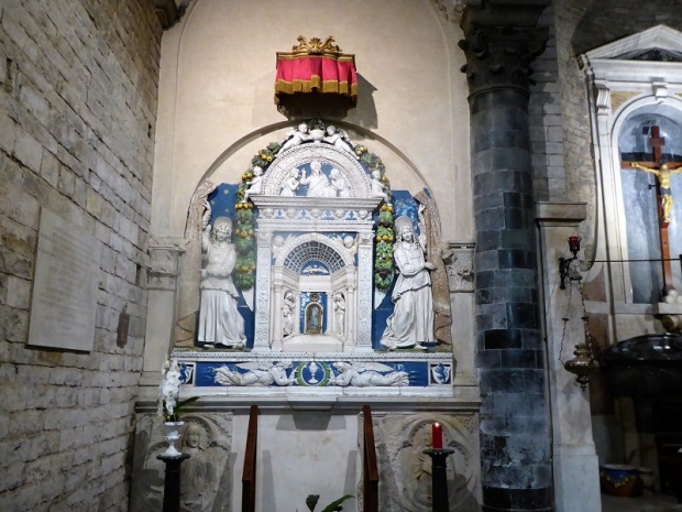 1074. Santos Apóstoles. altar de Andrea della Robbia