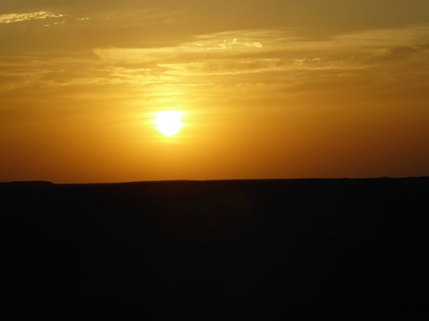 410. Camino a Abu Simbel. Amanecer en el desierto