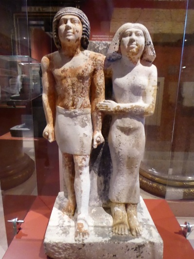 197. Museo de Bellas Artes. Estatua de Kai-pu-ptah y de Ipep. 2400 a. C.