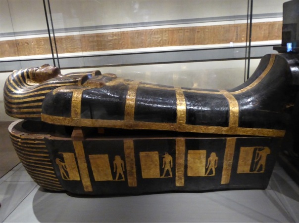 125. Museo Egipcio. Sarcófago intermedio de Kha. Deir el-Medina